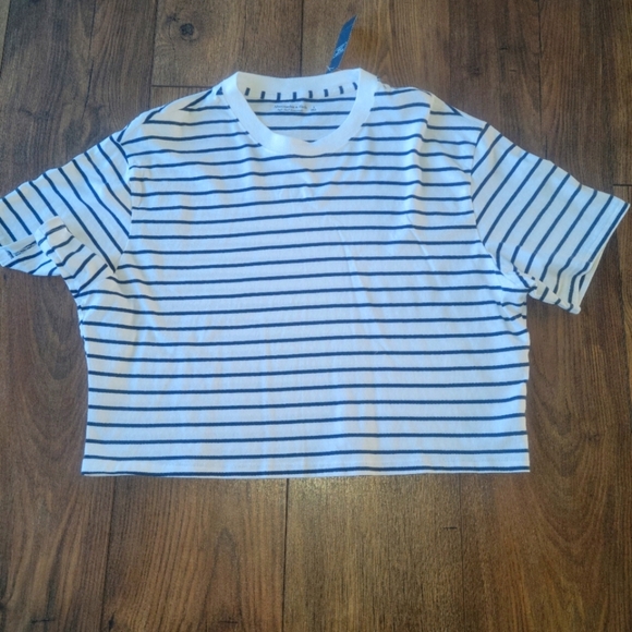 Abercrombis & Fitch Striped Navy & White Women's Crop Top, Size Large - Picture 5 of 6